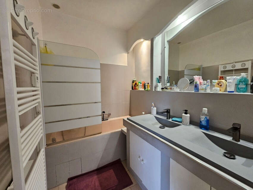 À vendre en exclusivité - Maison lumineuse 3P + 2 pièces avec terrasses, jardin, vue dégagée sur Drap et stationnement - photo 10