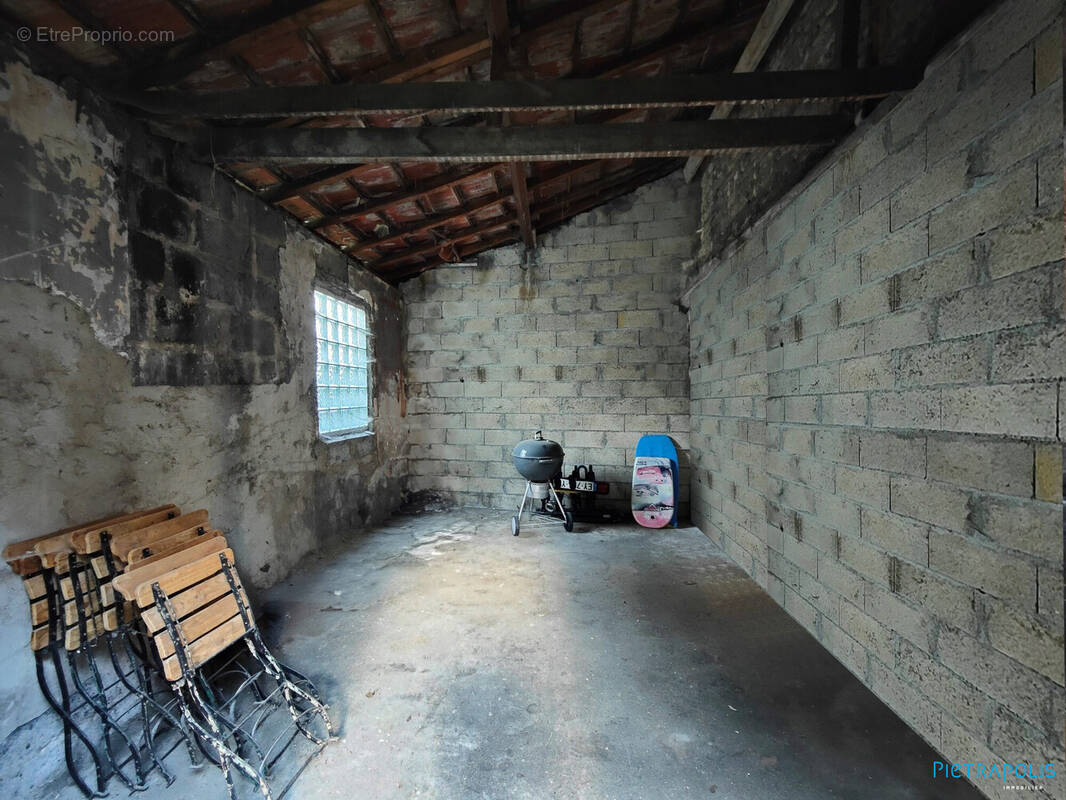 Garage centre ville situé au calme  - Parking à CHALON-SUR-SAONE