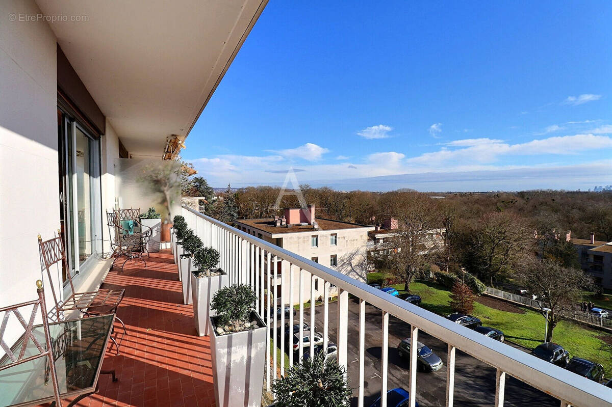 Appartement à LE MESNIL-LE-ROI
