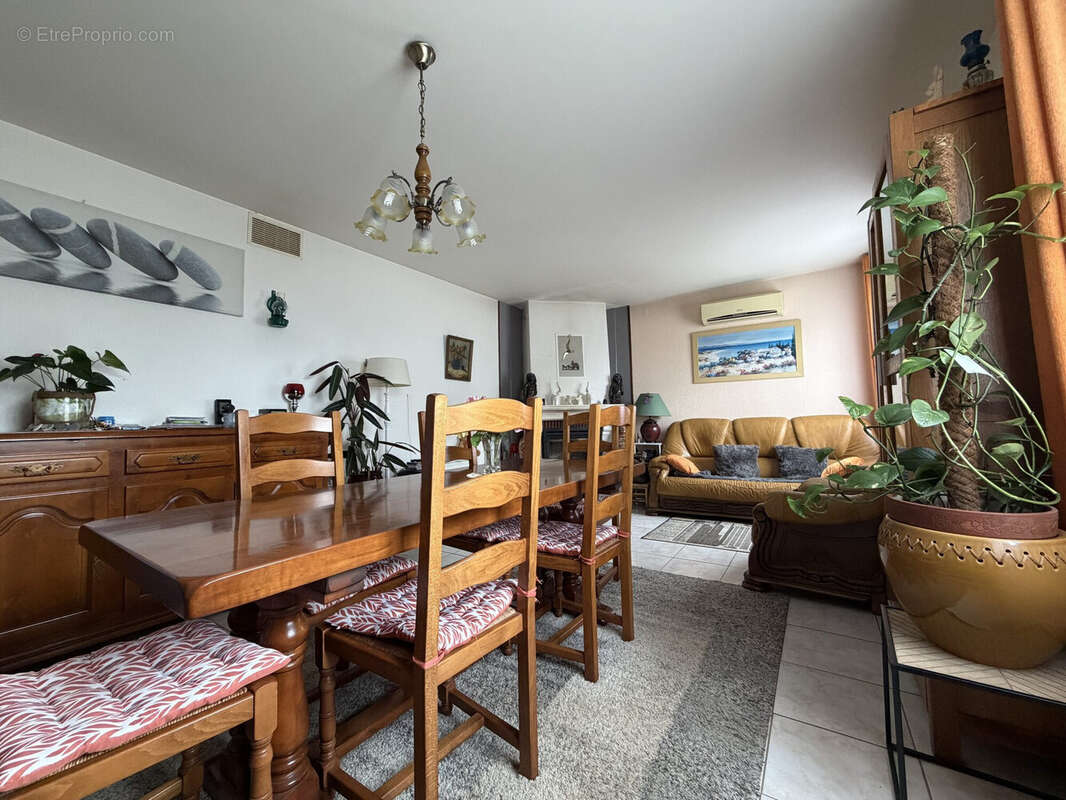Salle à manger. Laurent BERGER mandataire immobilier