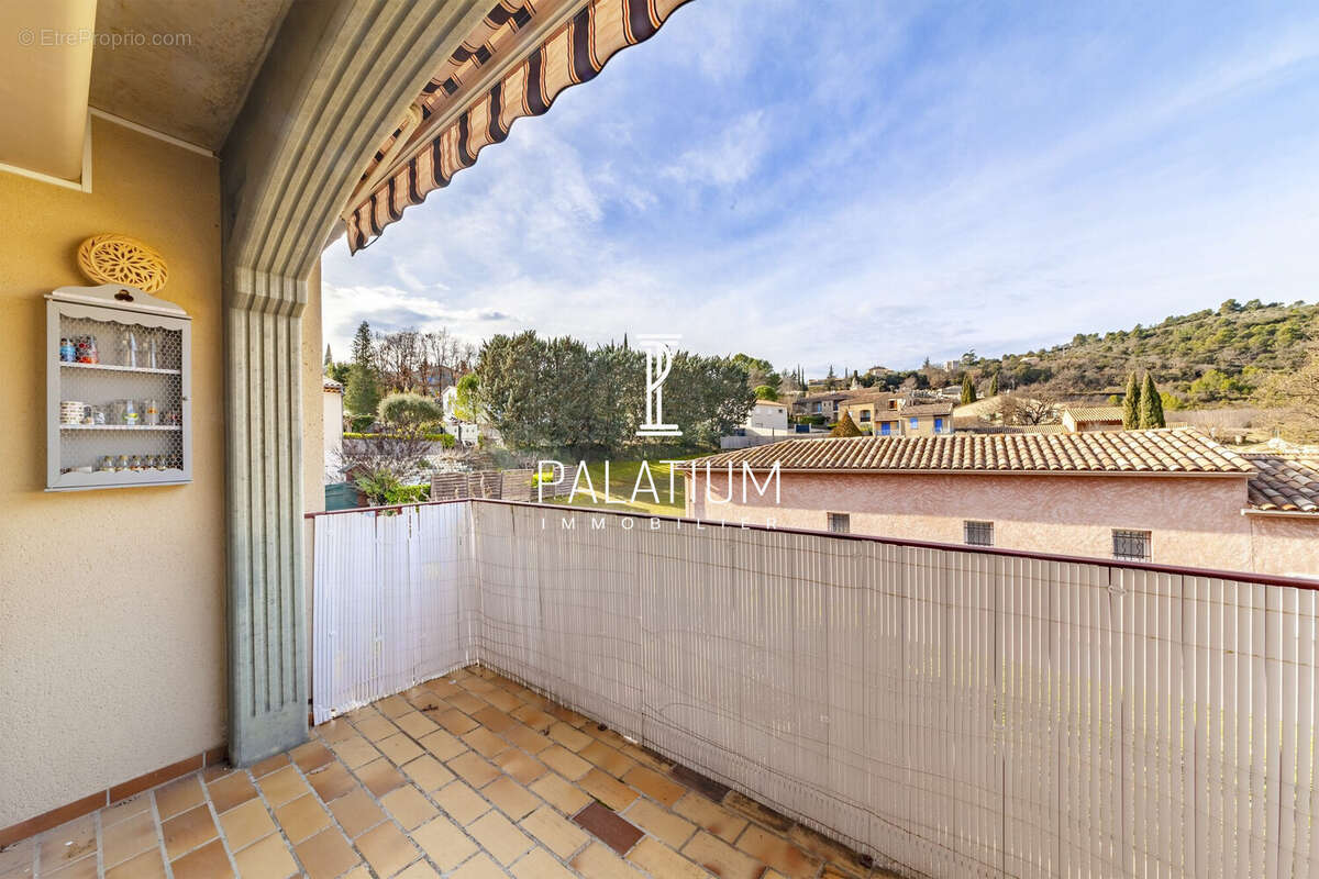 Appartement à GREOUX-LES-BAINS