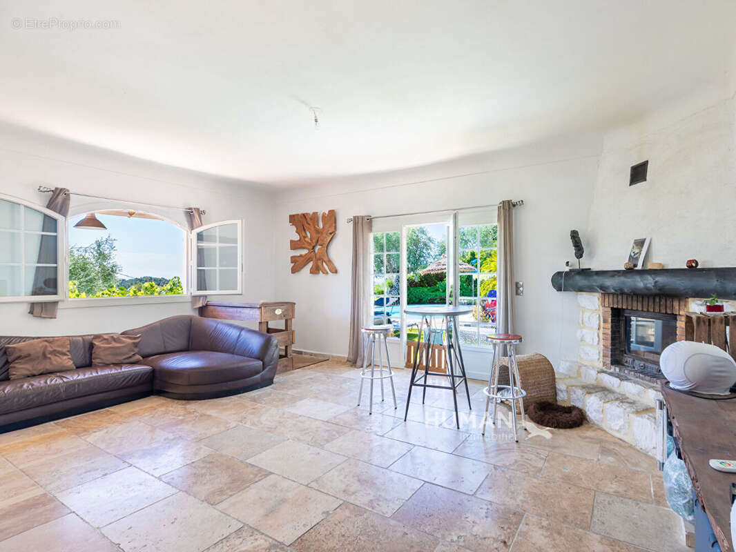 Mas provençal avec piscine - 156,43 m² développés - Fort potentiel d'aménagement - La Gaude - photo 4