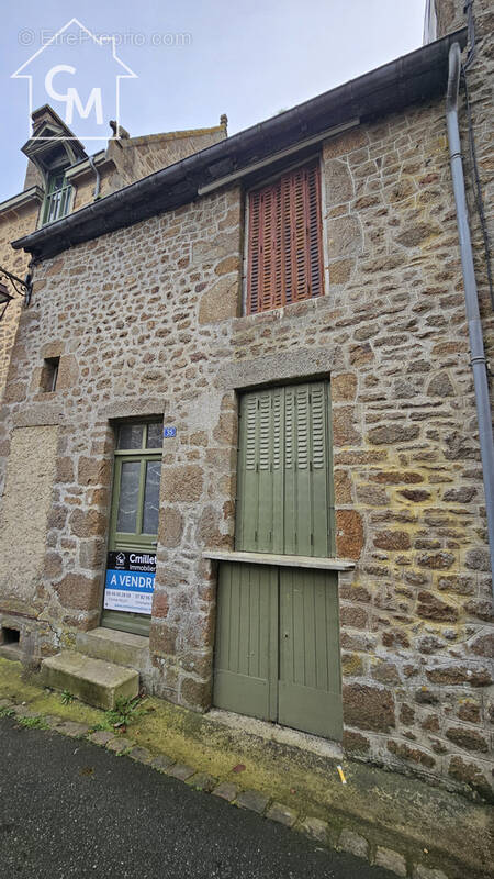 Maison à LASSAY-LES-CHATEAUX