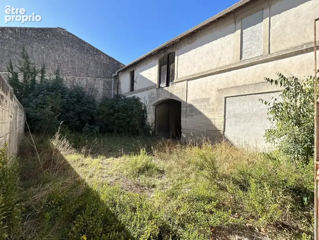 Calvisson  centre village  remise à rénover - photo 2