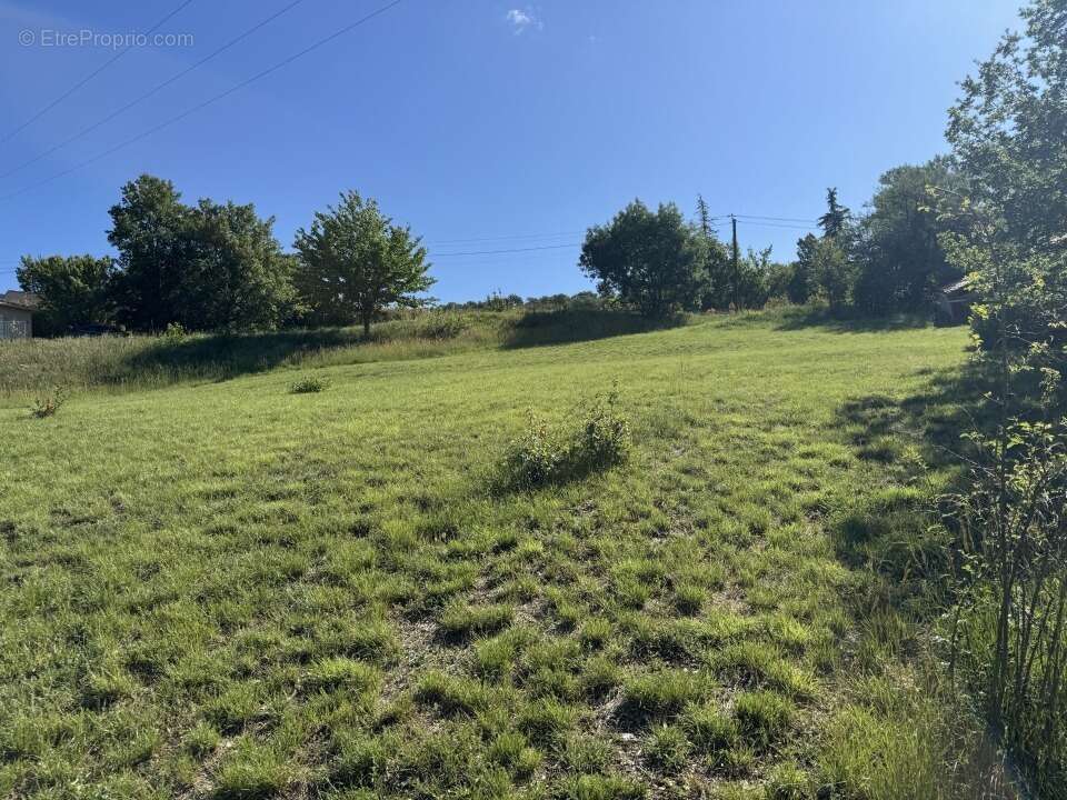 Terrain à NOYERS-SUR-JABRON