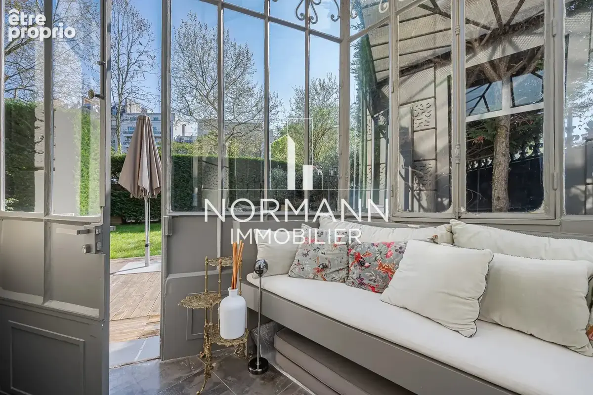 Appartement à PARIS-16E