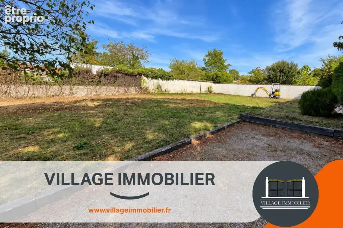 Photo Terrain à Saint-Priest au prix de 250 000€