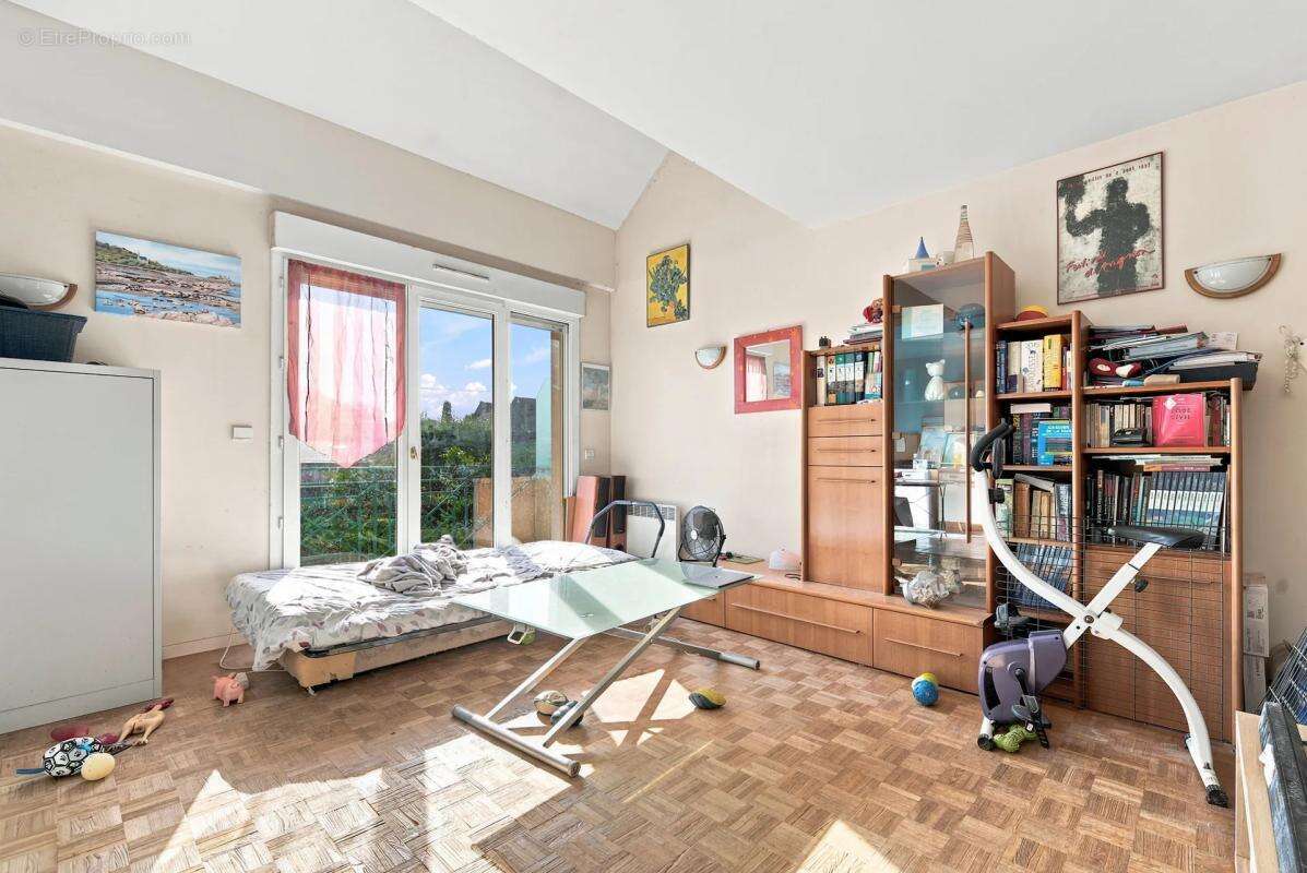 Maison divisée en 2 appartements indépendants à Thiais - photo 9