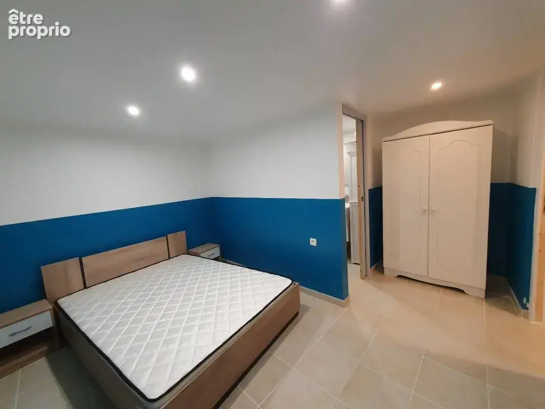 A vendre 1 studio (20,15 m2) et 1  deux pièces (33,05 m2) à 83190 Ollioules, meublés et tout équipé - photo 5