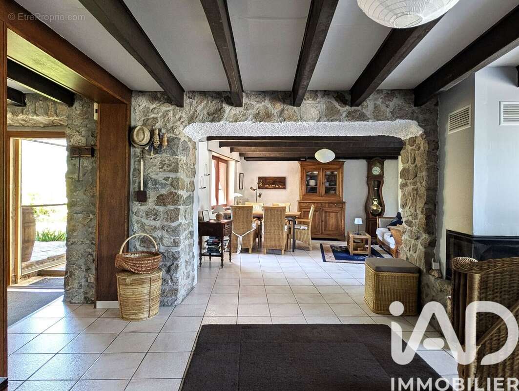 Maison 101 m² à Saint-Barthelemy-Le-Meil  - photo 5