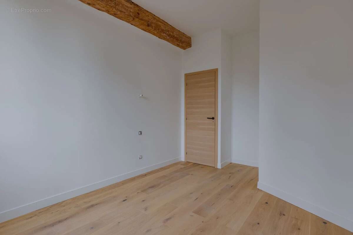 Appartement à SAINT-GENIS-LAVAL