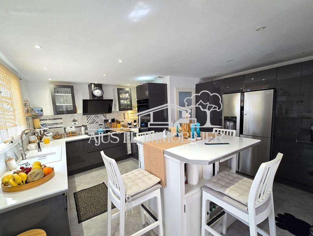 Maison à SAINT-VICTORET