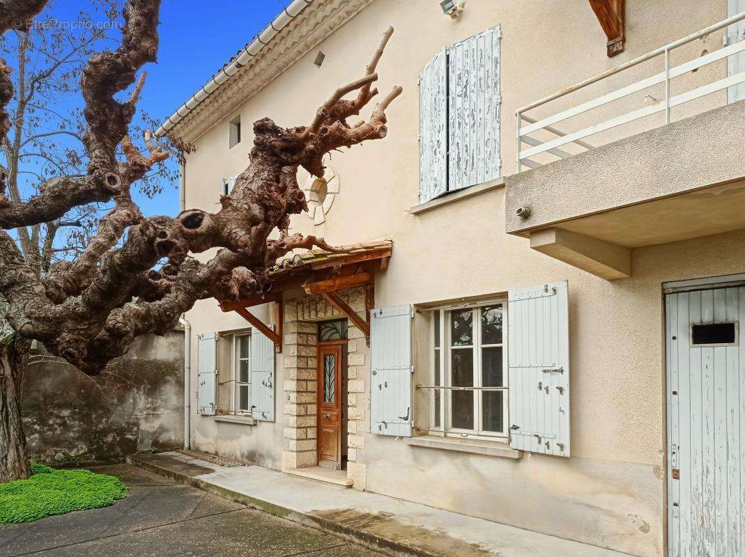 Maison à LAUDUN-L'ARDOISE