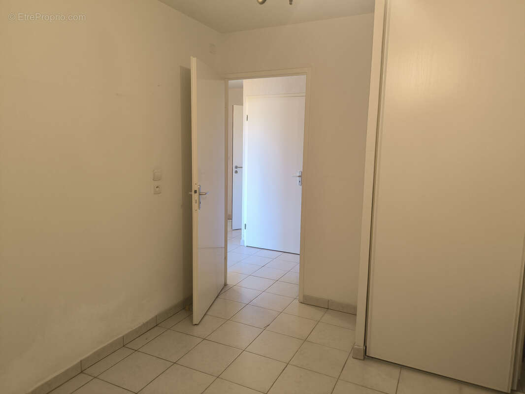 A vendre!  Bel appartement T3 avec terrasse et parking à Saint-Laurent-de-la-Salanque. - photo 6