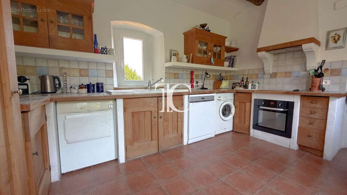 Maison de charme avec vue dégagée, dépendances et grand terrain méditerranéen - photo 9