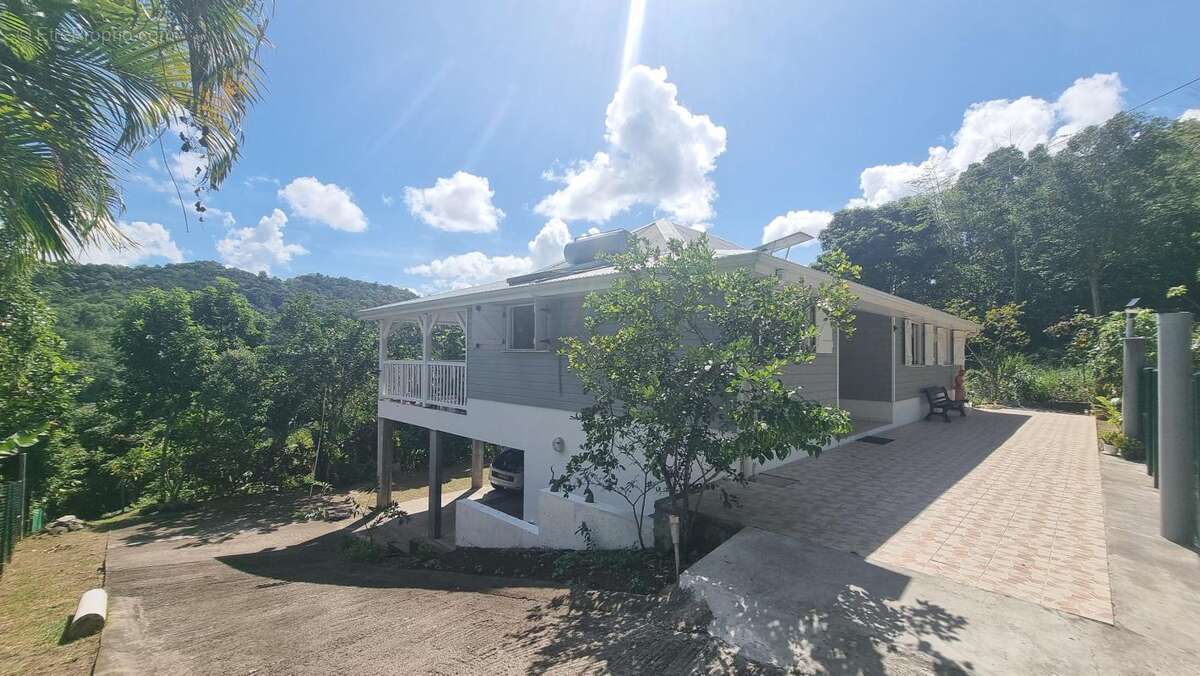 Maison à LES TROIS-ILETS