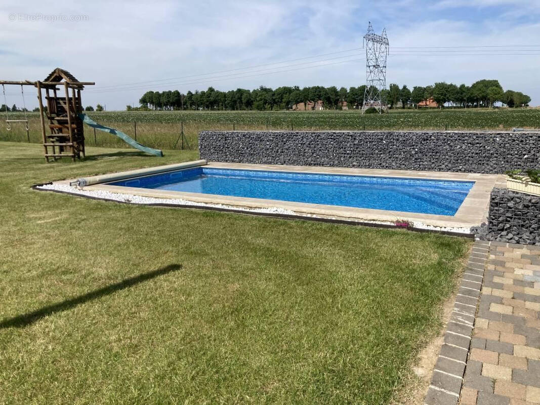 Autre à FRESNES-LES-MONTAUBAN