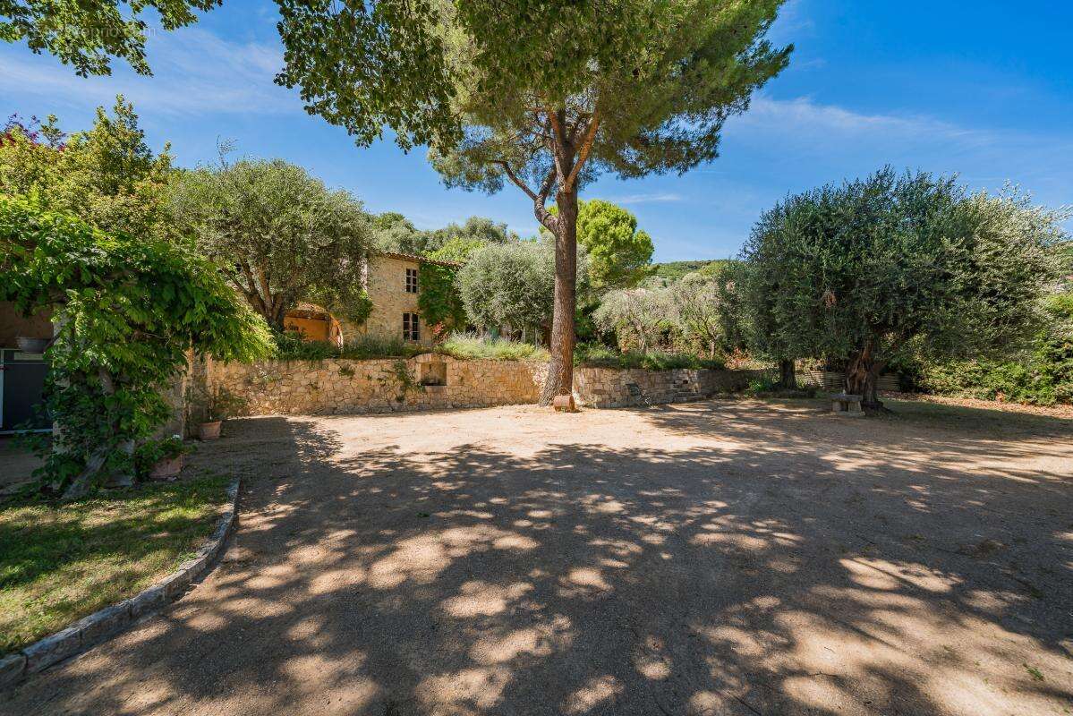 Grasse Saint Mathieu - Magnifique propriété composée de 2 maisons en pierre avec piscine - photo 13