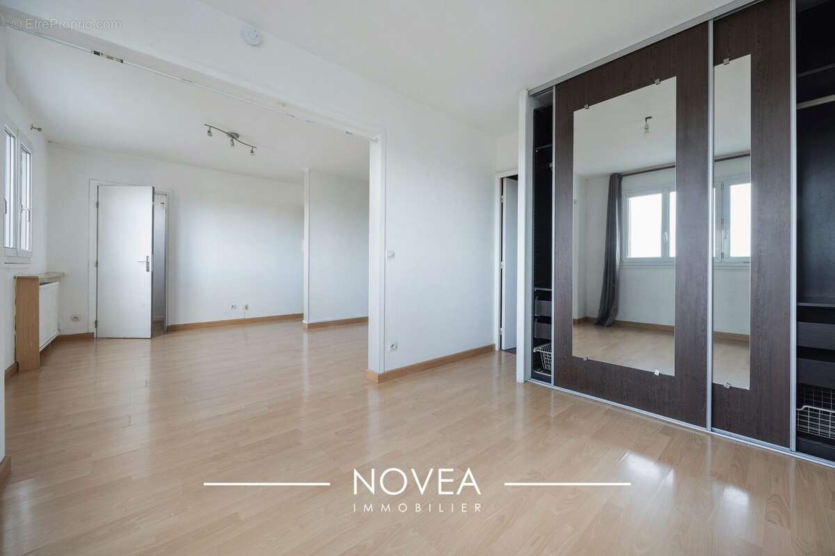 Appartement à MEYZIEU