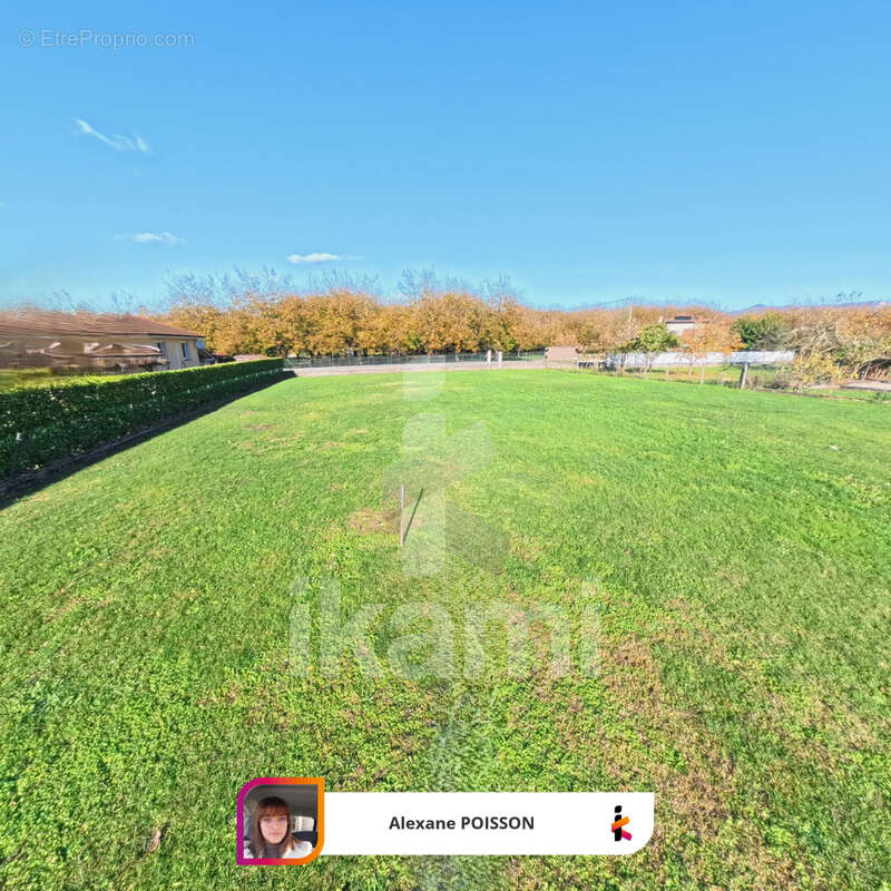 Terrain à SAINT-JUST-DE-CLAIX