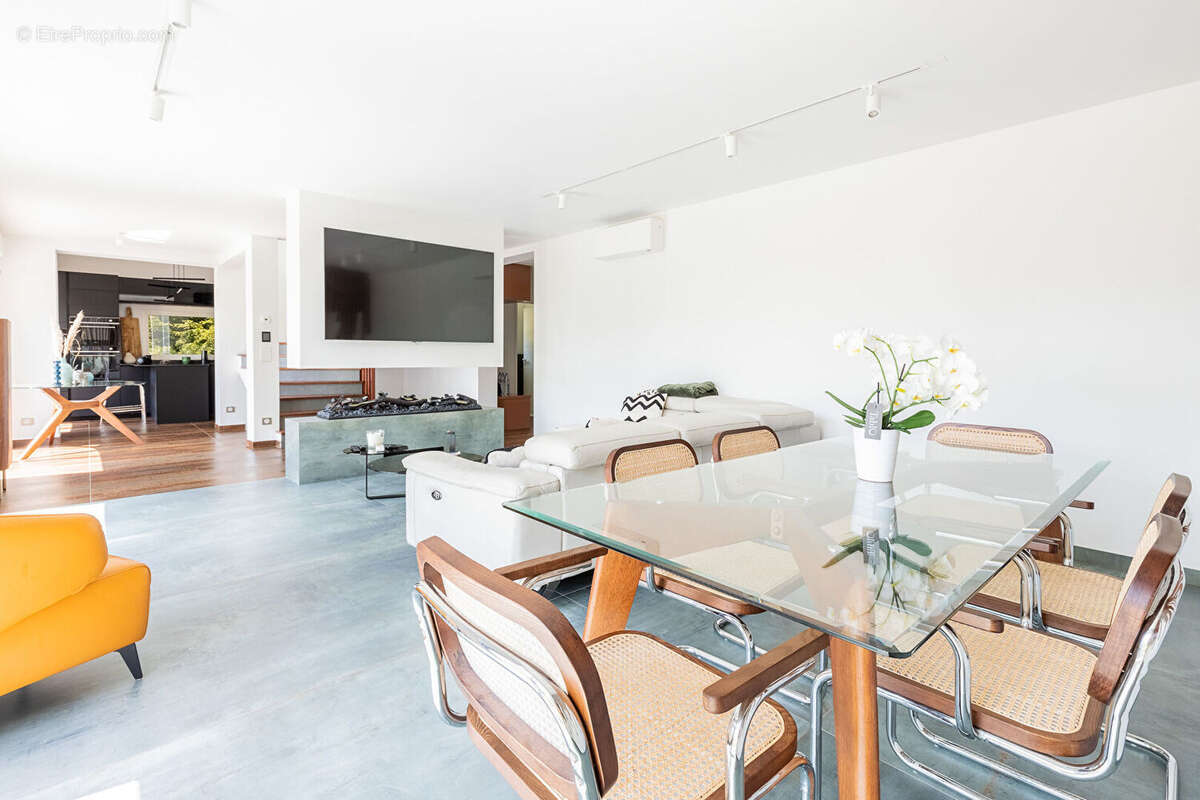 Maison à SAULX-LES-CHARTREUX