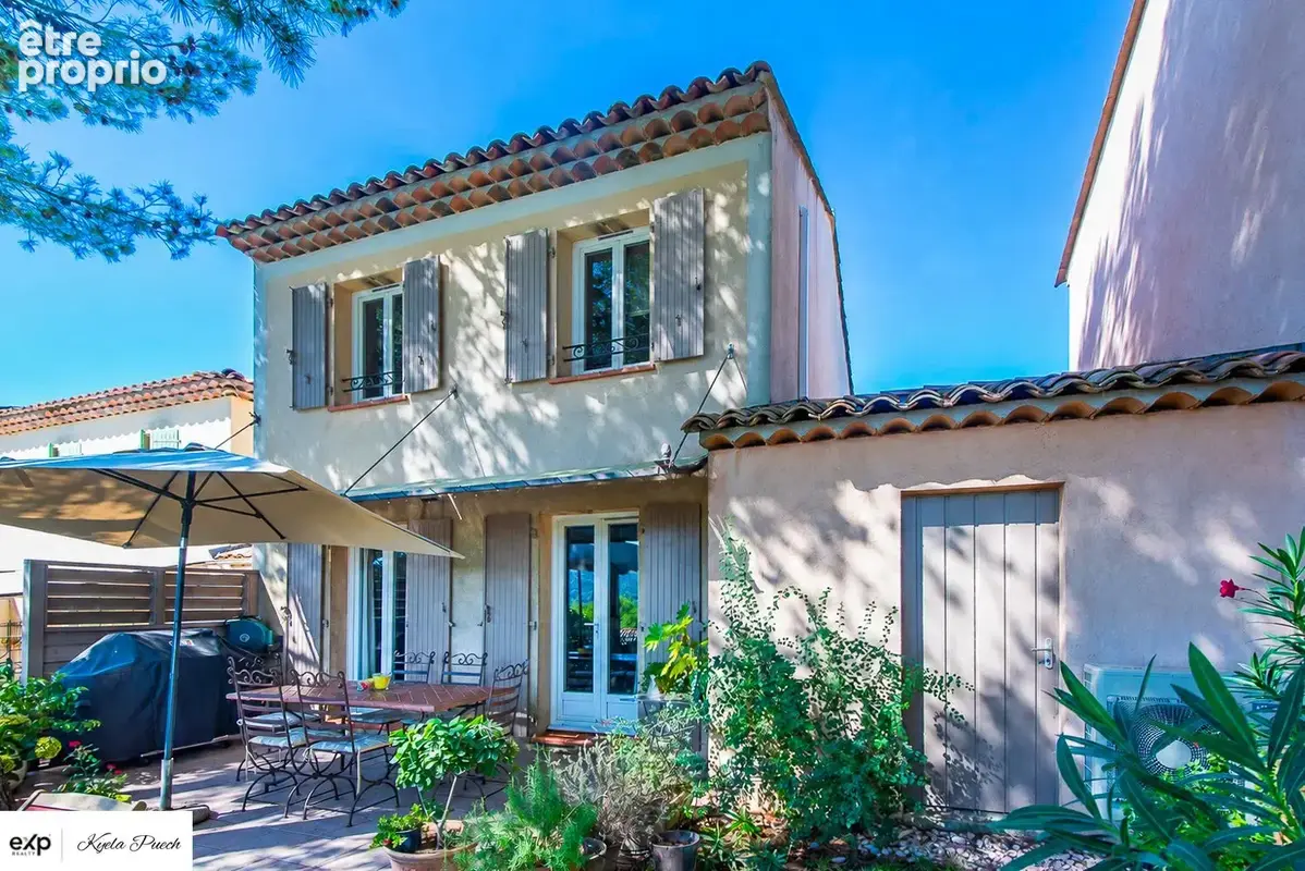 Kyela puech vous propose cette villa avec vue sur les Alpilles, piscine et cadre privilégié au Domaine du golf de Pont Royal - Maison à MALLEMORT