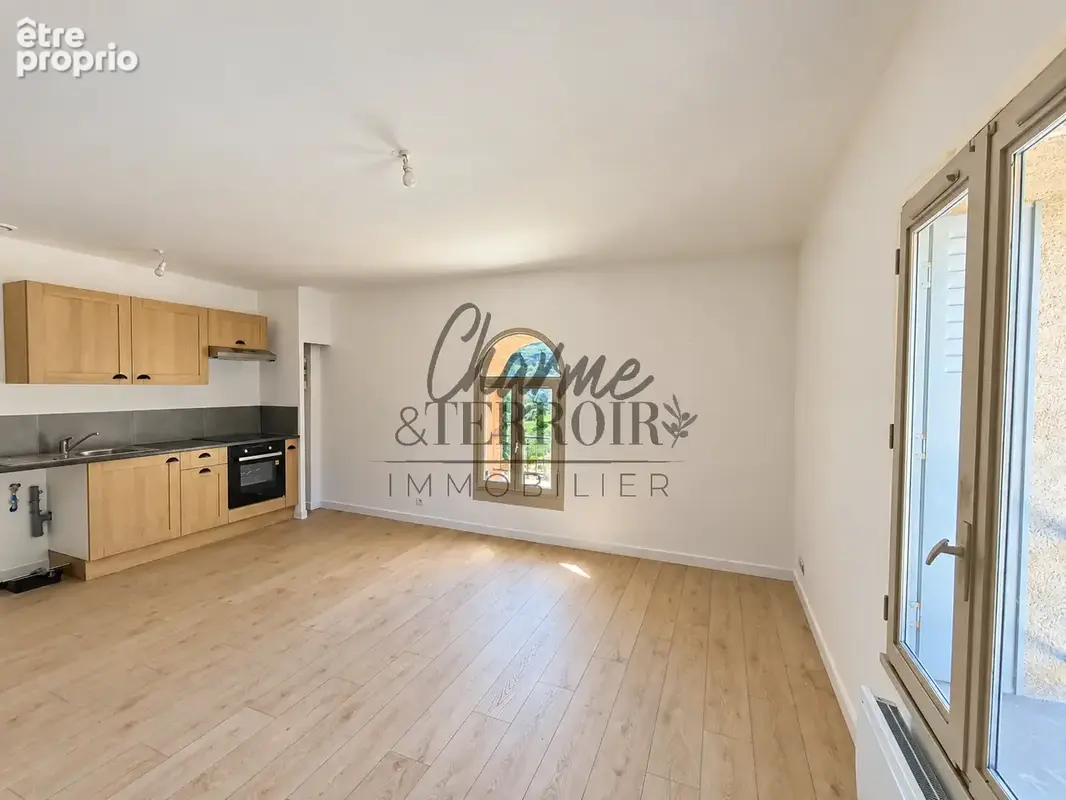 UZES Appartement dans résidence sécurisée avec piscine - photo 6