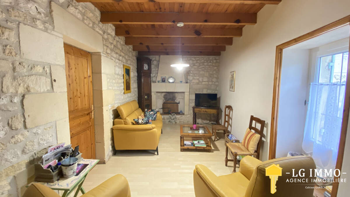 Maison à CHAMPAGNOLLES