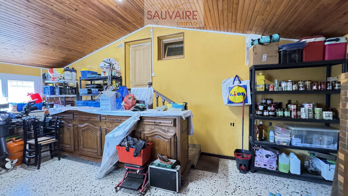 Maison à SAINT-LAURENT-DE-LA-SALANQUE