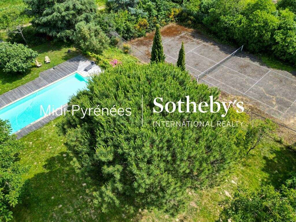 Propriété familiale avec deux maisons, parc piscine et tennis ! - photo 15