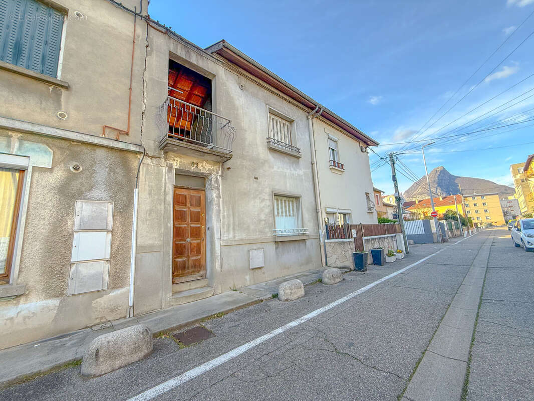 Appartement à FONTAINE