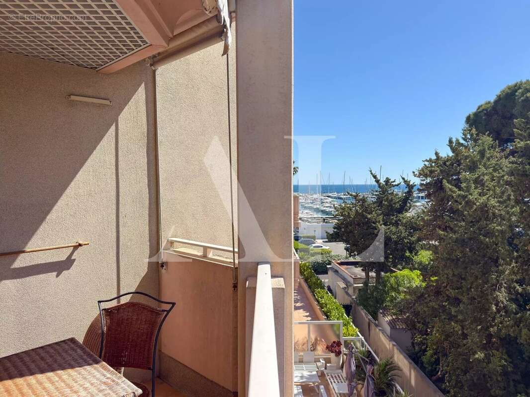 Appartement à VALLAURIS