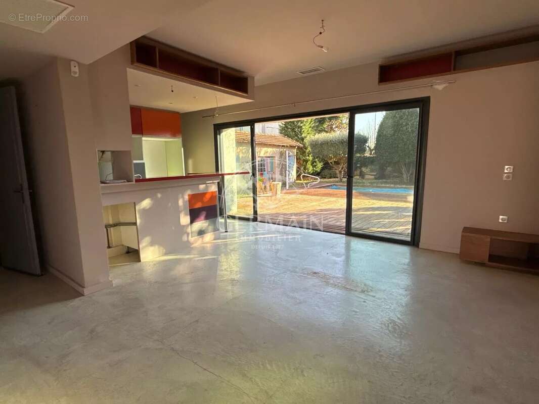 Maison à L'ISLE-SUR-LA-SORGUE