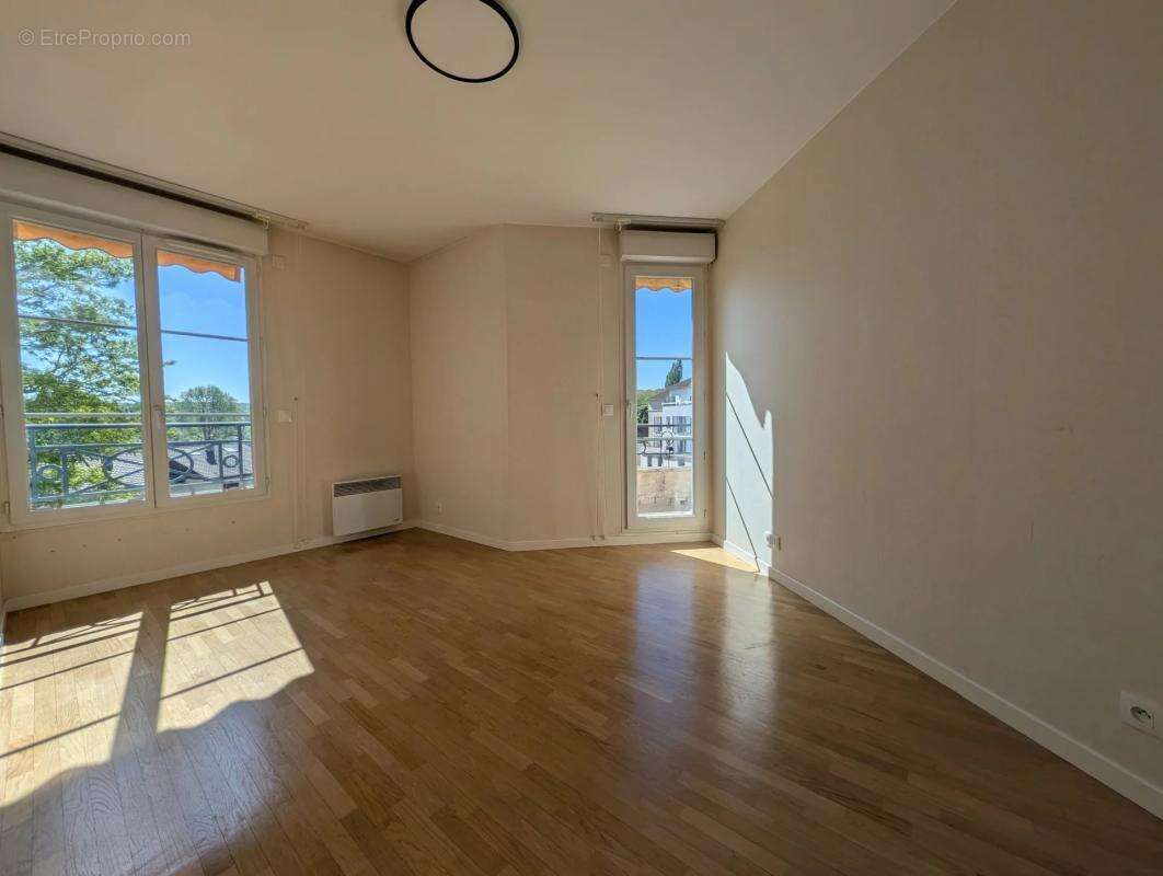Appartement à LES CLAYES-SOUS-BOIS