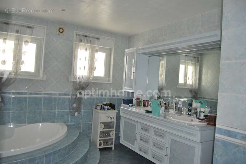 Maison de 120m2 à 5 minutes du bourg de BRIE et de CHAMPNIERS (16) - photo 9