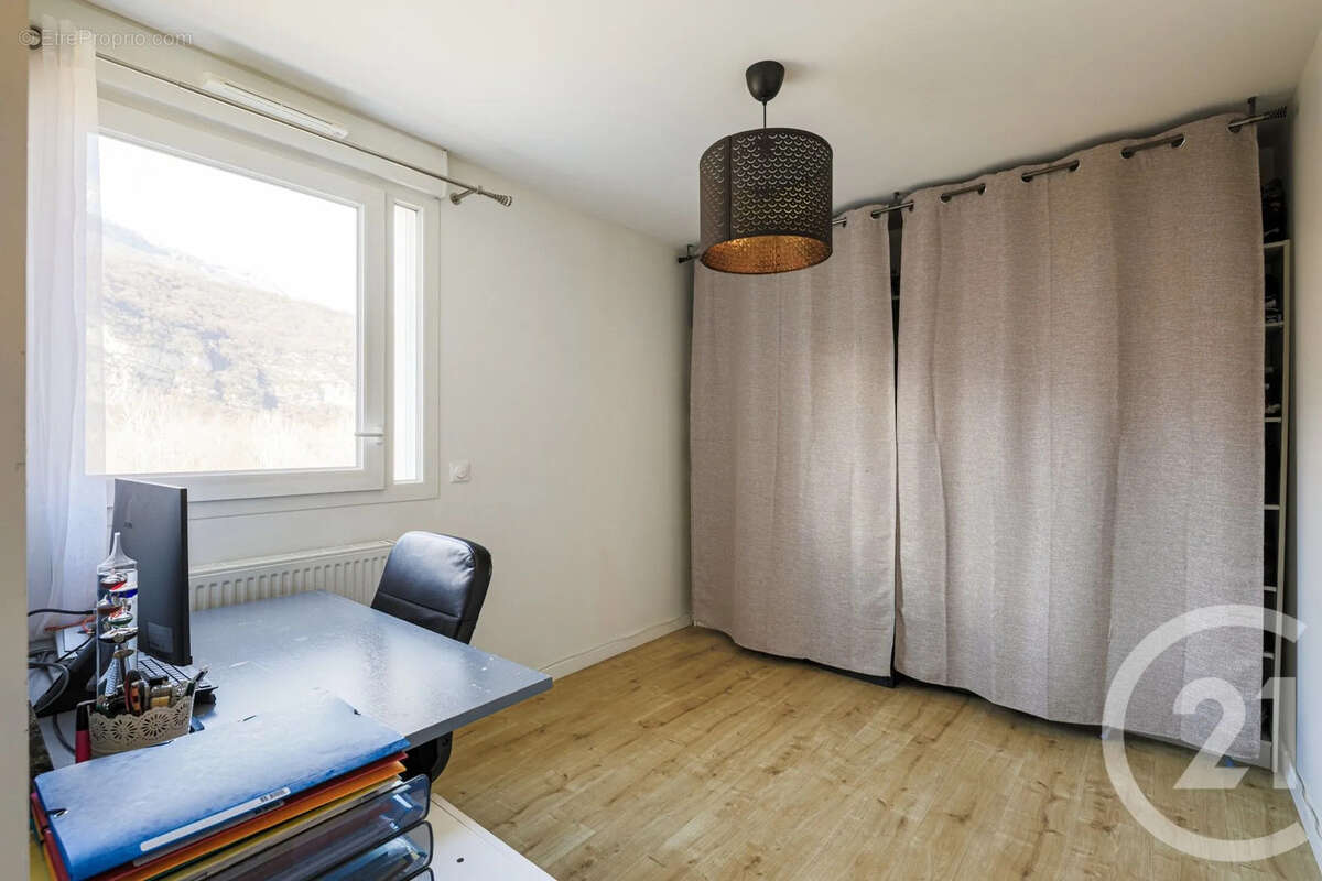 Appartement à LE PONT-DE-CLAIX