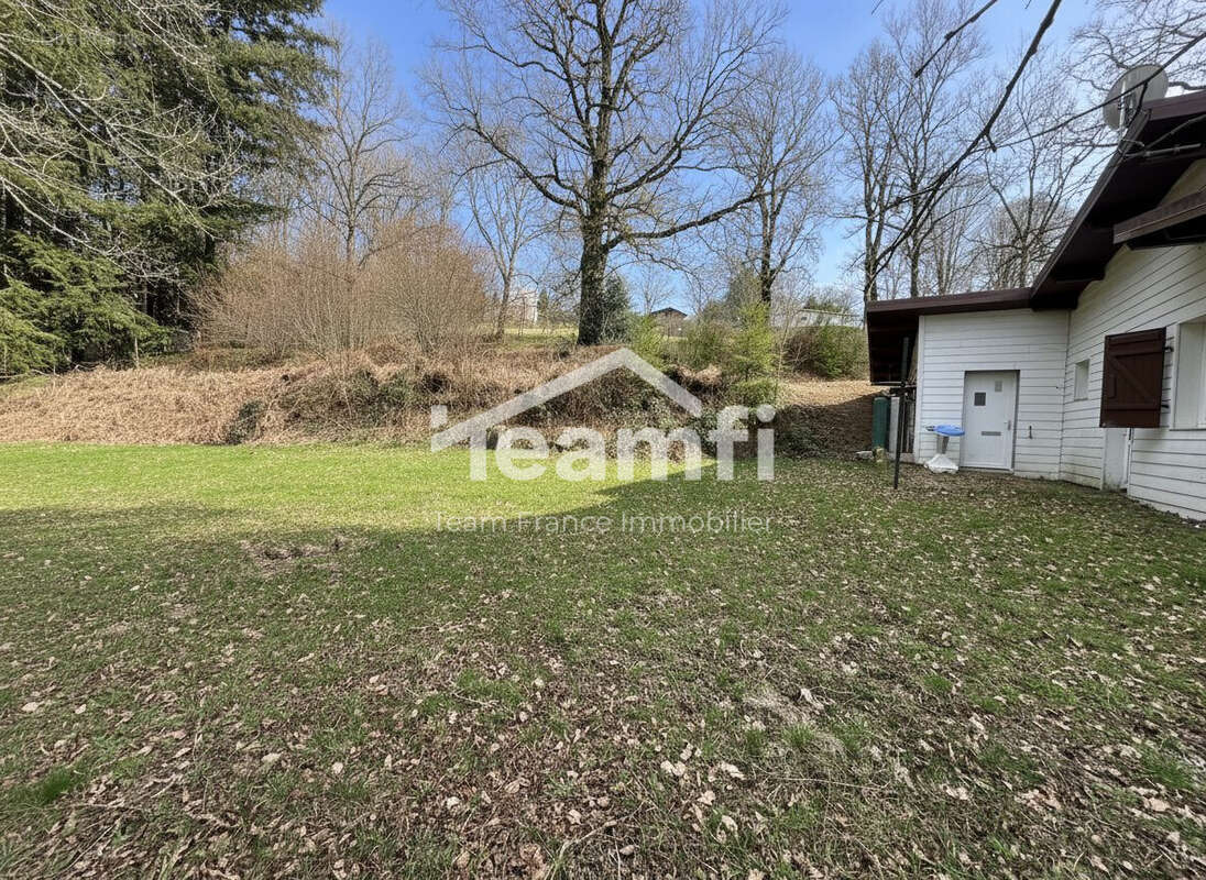 Terrain à SAINT-REMY-SUR-DUROLLE