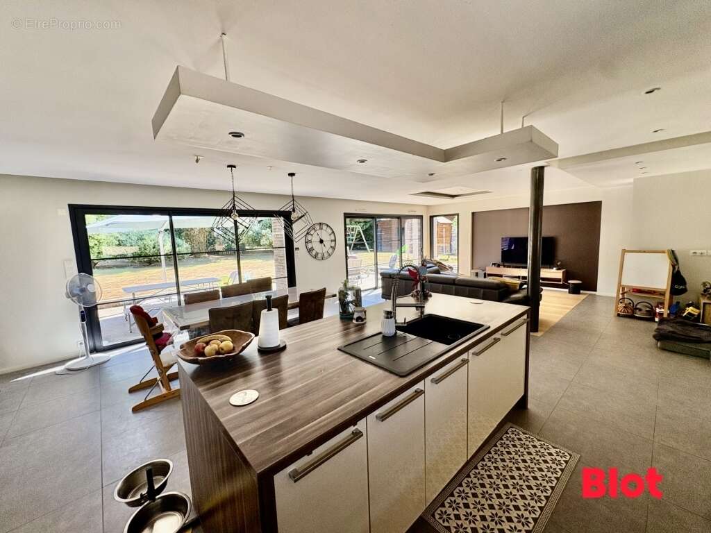 Maison 155 m² à Saint-Peran  - photo 4