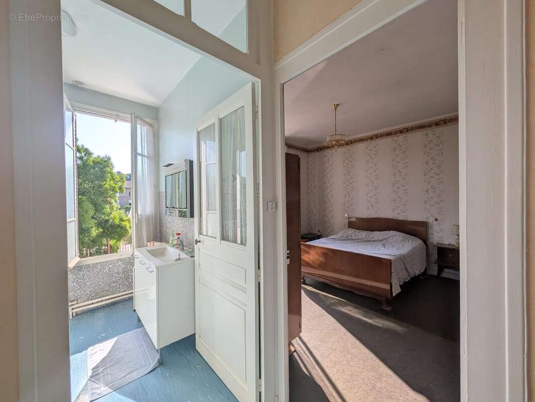 Maison 90 m² à Viriville  - photo 4
