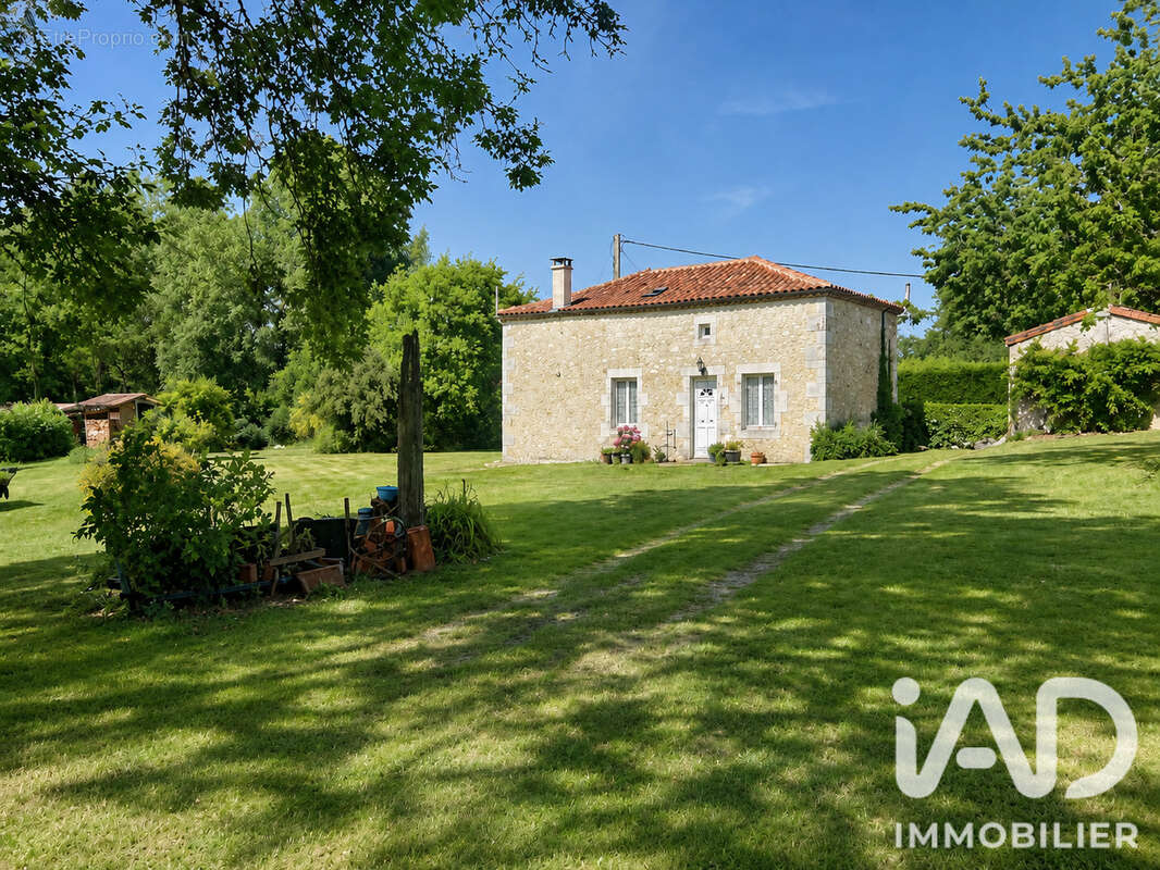 Maison 110 m² à Ambernac  - photo 4