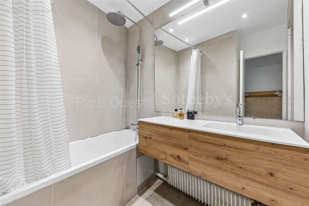 Appartement à PARIS-8E