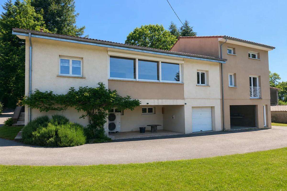 Maison familiale 200 m2 t 8 avec terrasse et jardin - photo 2