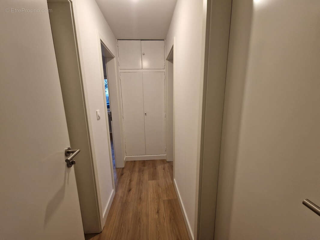 F3 entièrement rénové avec loggia et cave - photo 11