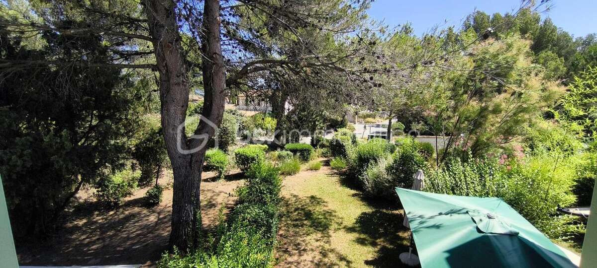 Maison avec un jardin sur le golf de Pont-Royal - photo 9