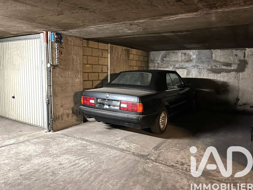 Photo 1 - Parking à PARIS-6E