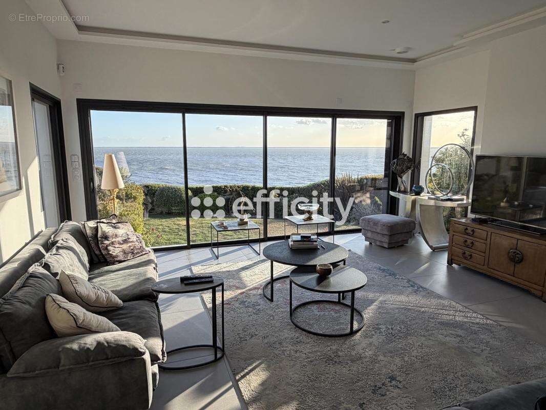 Maison 202 m² à Meschers-Sur-Gironde  - photo 6