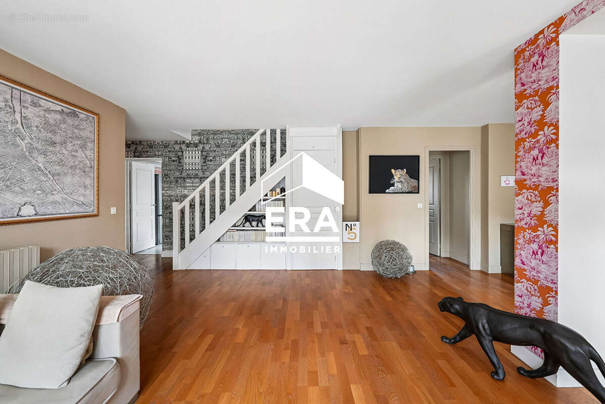 Appartement à PARIS-8E