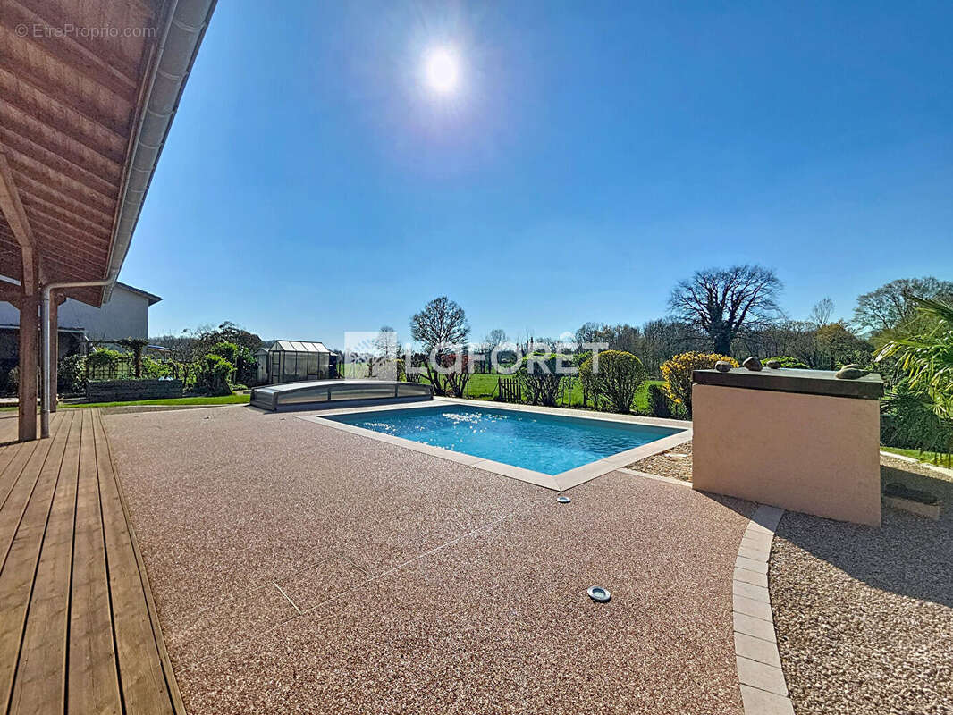 Maison à DOMPIERRE-SUR-VEYLE