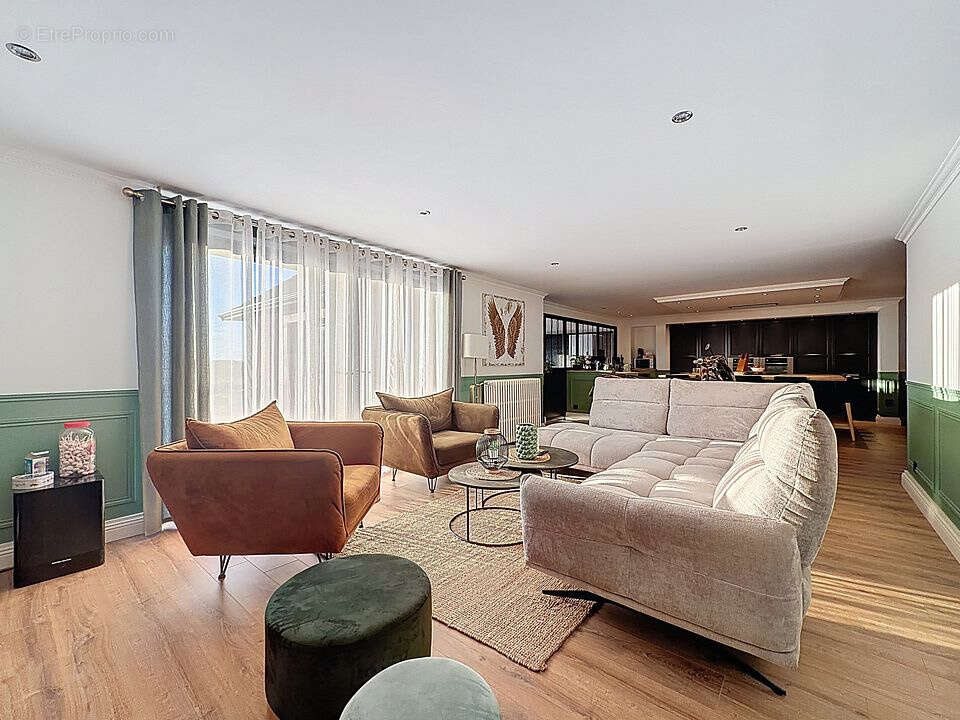 Maison familiale d’exception avec piscine intérieure   315 m2   nvironnement calme à 10 km de Troyes - photo 6