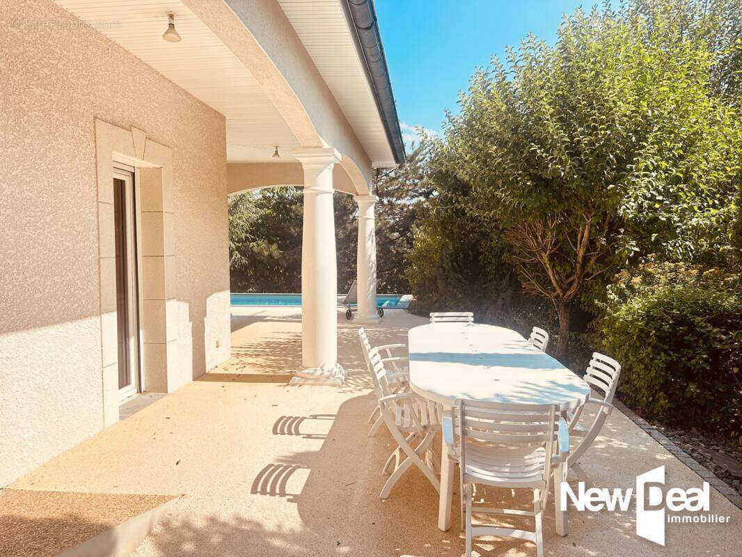 Exclusivite vallon du jour, maison de type 6 de 190 m2  habitables avec piscine edifiee sur 1159 m2 en impasse - photo 2